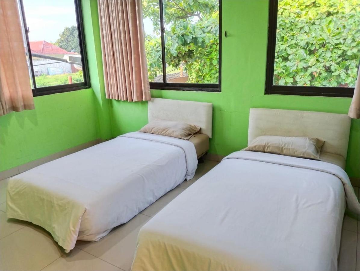 Islamic Guest House At Taqwa Cirebon Room photo